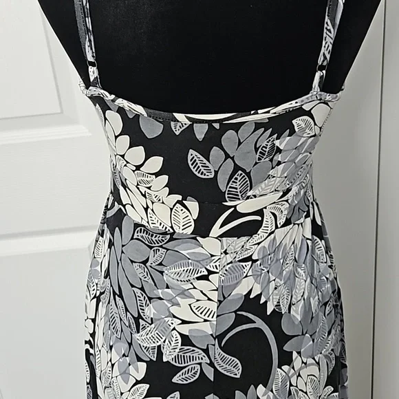 Elegant Black and White Floral Maxi Dress - Picture 6 of 10